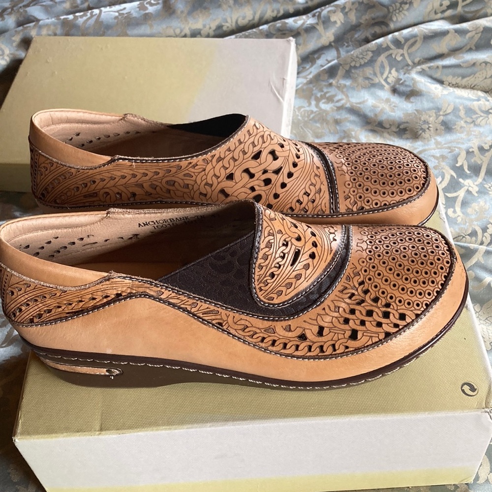 Spring Step L’Artiste wedges sized 41(9.5-10)